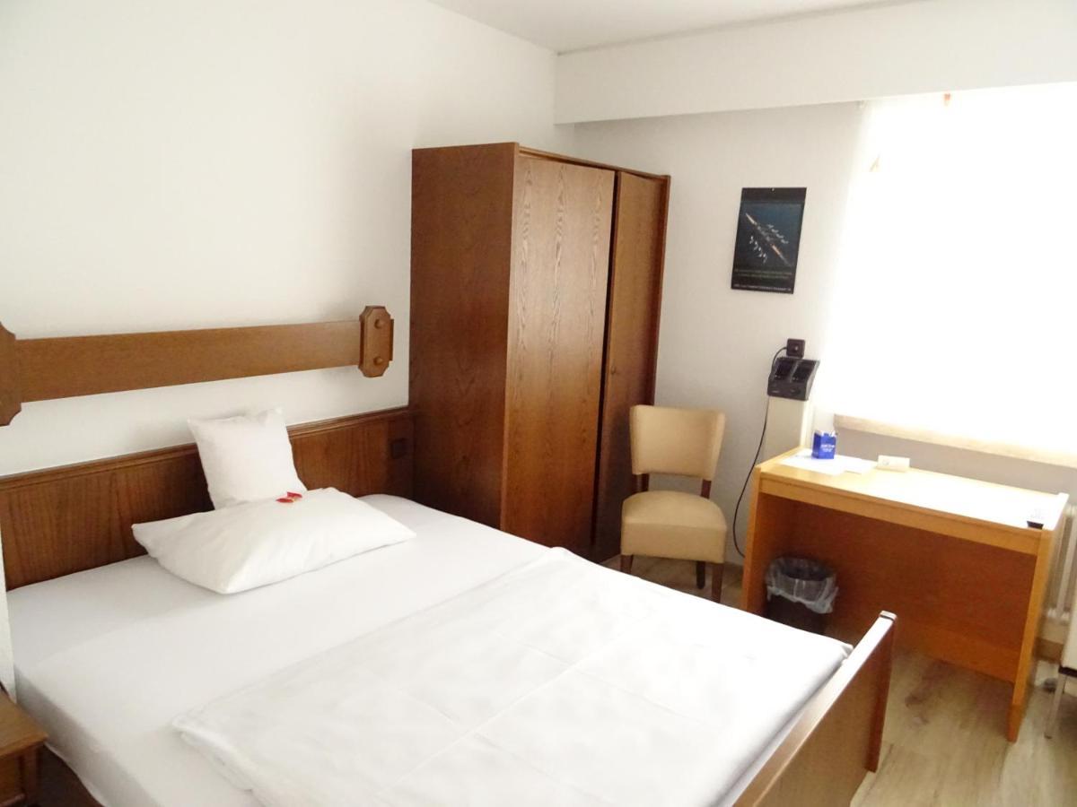 Aparthotel Zum Dom Kleinblittersdorf Bagian luar foto