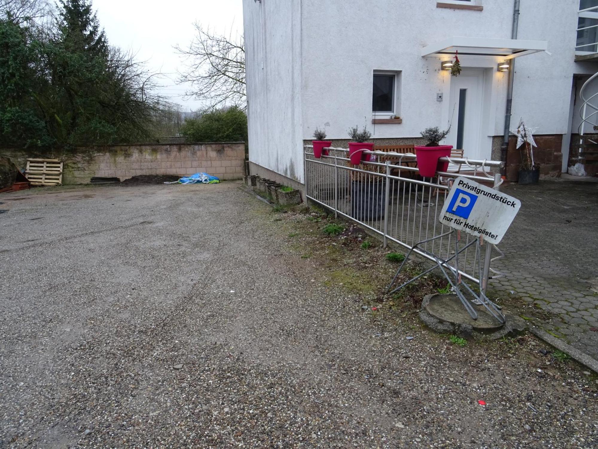 Aparthotel Zum Dom Kleinblittersdorf Bagian luar foto